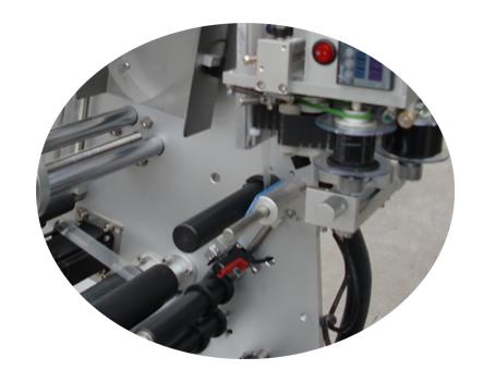 Mașină de etichetat sticle mici de 10 ml, cu autocolant cu etichetă cu strat dublu certificat