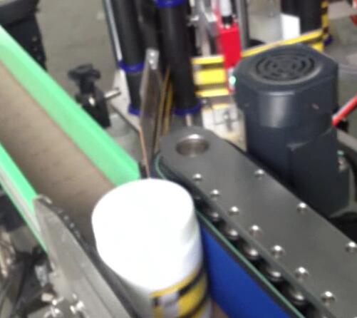 Mașină rotunjitoare de etichetare a sticlei, mașină de îmbuteliat și etichetat pentru borcanul sugerat