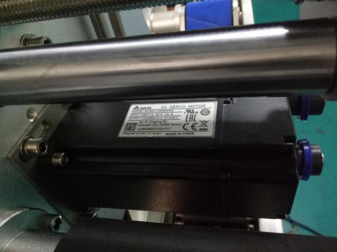 SUS304 Mașină de etichetare a autocolantului pentru sticle pătrate cu două laturi, cu produse de îngrijire personală