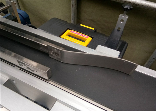 Alimentare automată Mașină de etichetare superioară Autocolant / autoadezivie Tip etichetă