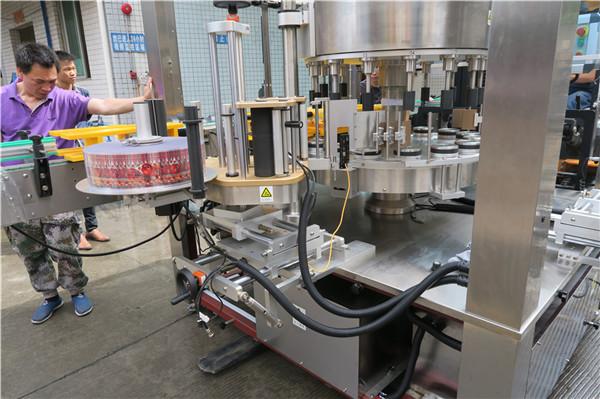 Mașină de etichetare a autocolantelor rotative CE Singură sticlă completă automată cu aripi