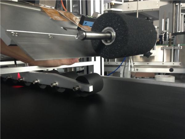 Mașină de etichetare autoadezivă pentru paginarea etichetei / cardului / sacului de 200 kg