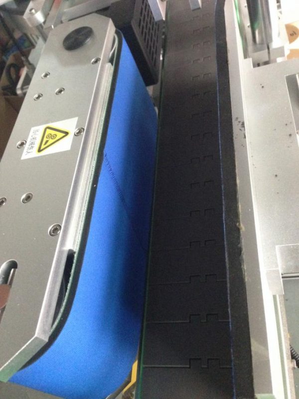 Mașină de etichetare autoadezivă, mașină aplicatoare de etichete laterale simple / duble pentru capacul sticlelor