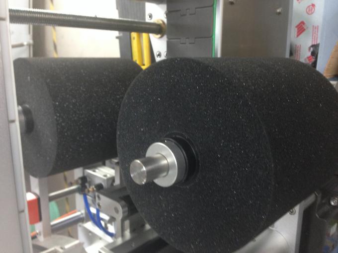 Mașină de etichetare a sticlei cu motor pentru sticlă rotundă / plată / pătrată