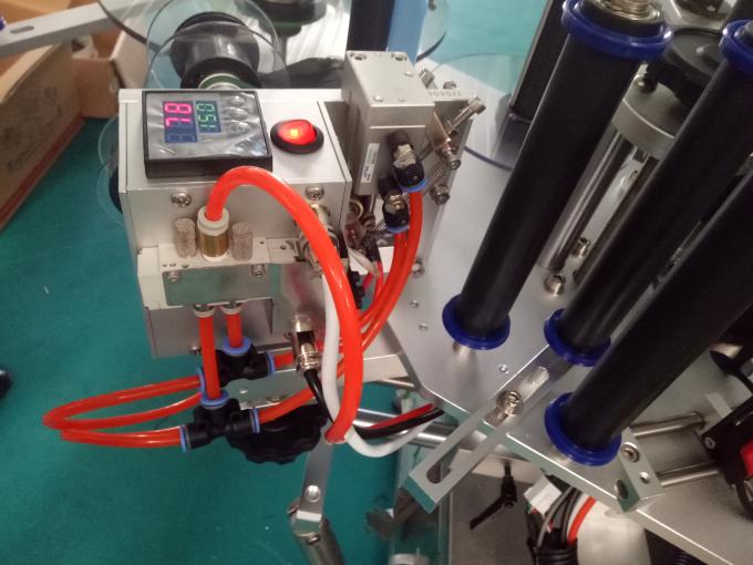 Mașină de etichetare cu autocolant cu trei sau două fețe personalizată cu mașină de codificare