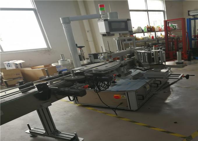 Mașină de etichetare cu autocolant autoadeziv pentru sticlă chimică, apă, sticlă stick 3 etichete