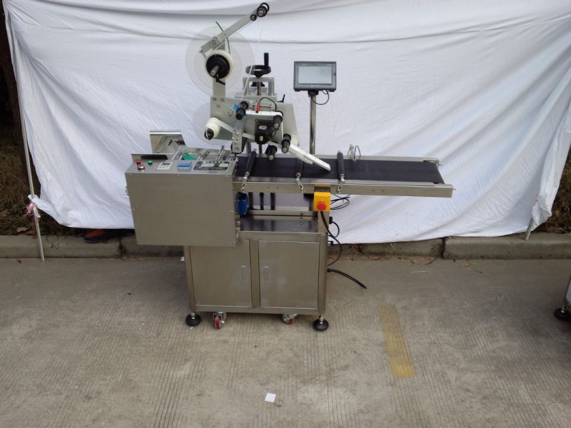 China Servomotor aplicator de etichetă de suprafață plană pentru hârtie de mână din China, de către binecunoscutul furnizor de marcă Telta