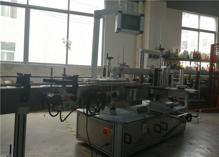 China Mașină de etichetare cu autocolant autoadeziv pentru produse chimice, sticlă de apă din plastic, 3 etichete furnizor
